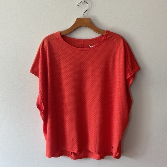 𝅺bench Cap Sleeve Geo Mesh Tee Red Orange Size Medium - Picture 1 of 13